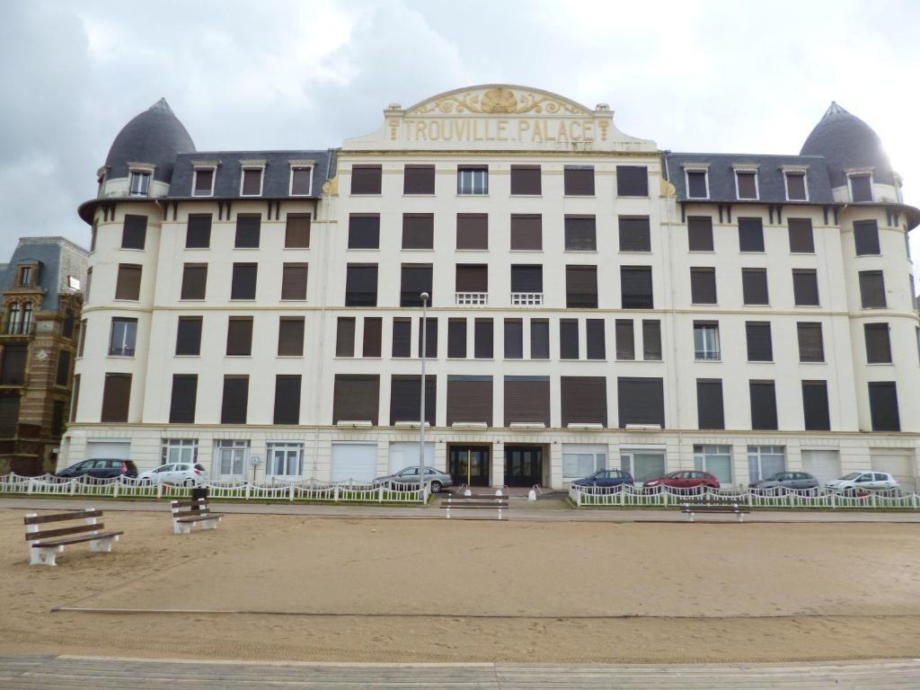 Paradis Les Pieds Sur Le Sable Trouville Palace Trouville-sur-Mer Exterior foto